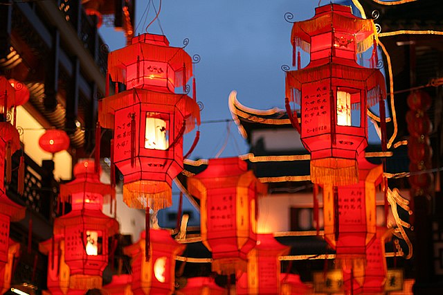 La fabbrica di prodotti in plastica Zhongshan Huangpu Guoyu vi augura un felice Festival delle Lanterne!